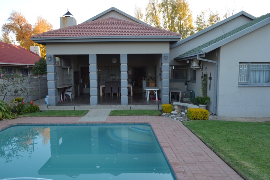 4 Bedroom Property for Sale in Flamwood North West